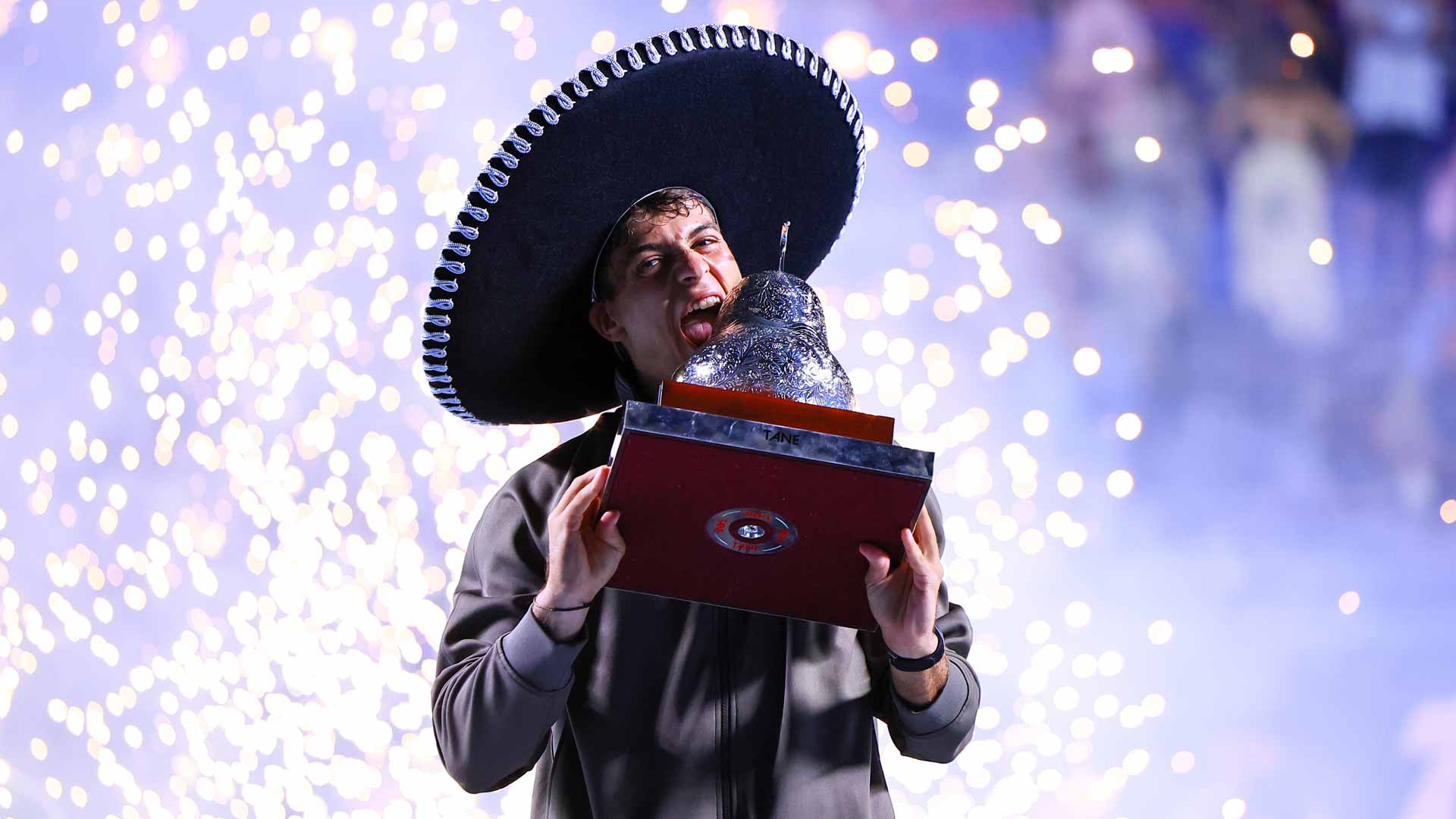 Flavio Cobolli defeats Frances Tiafoe 7-6(4), 6-4 in the Acapulco final.