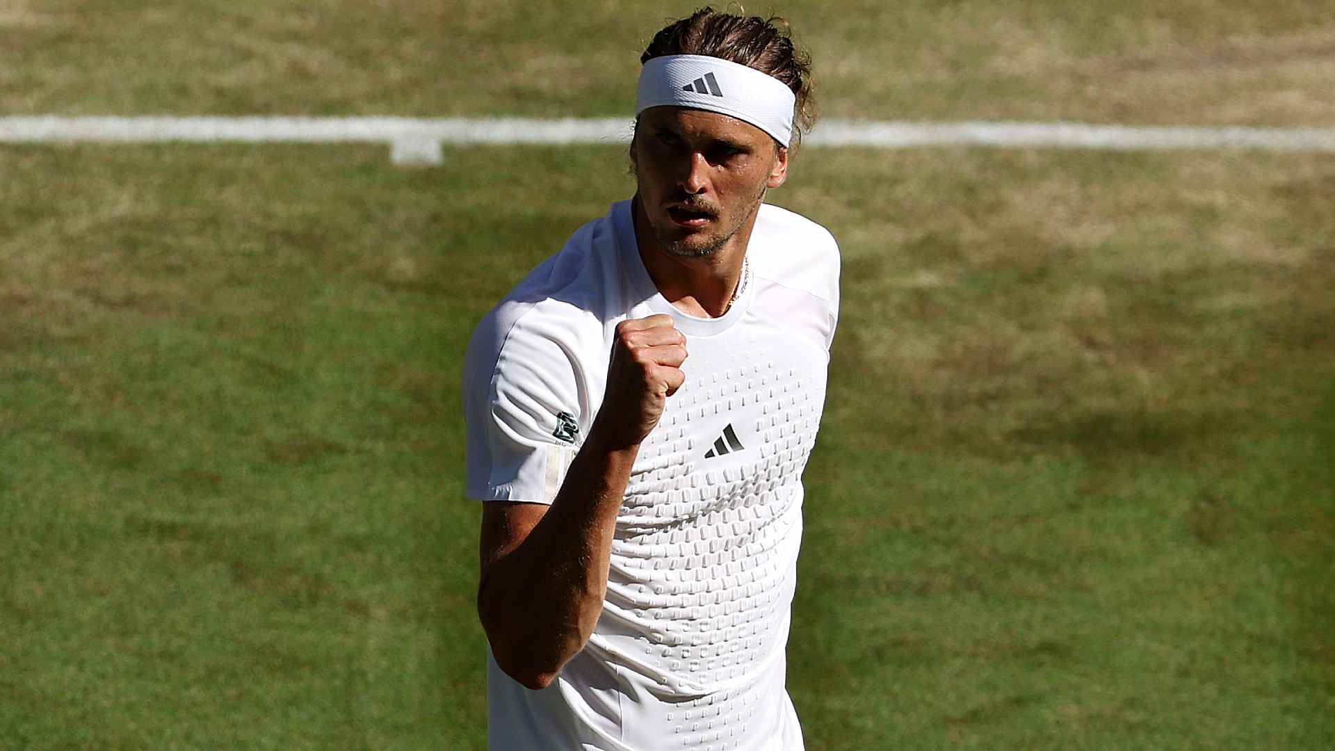 Alexander Zverev advances to the fourth round at Wimbledon.